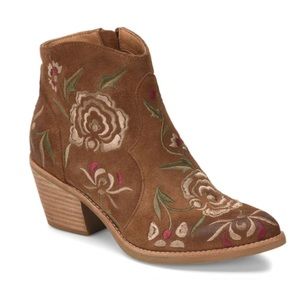 Sofft Westmont II Floral ankle boots. Size 7.5